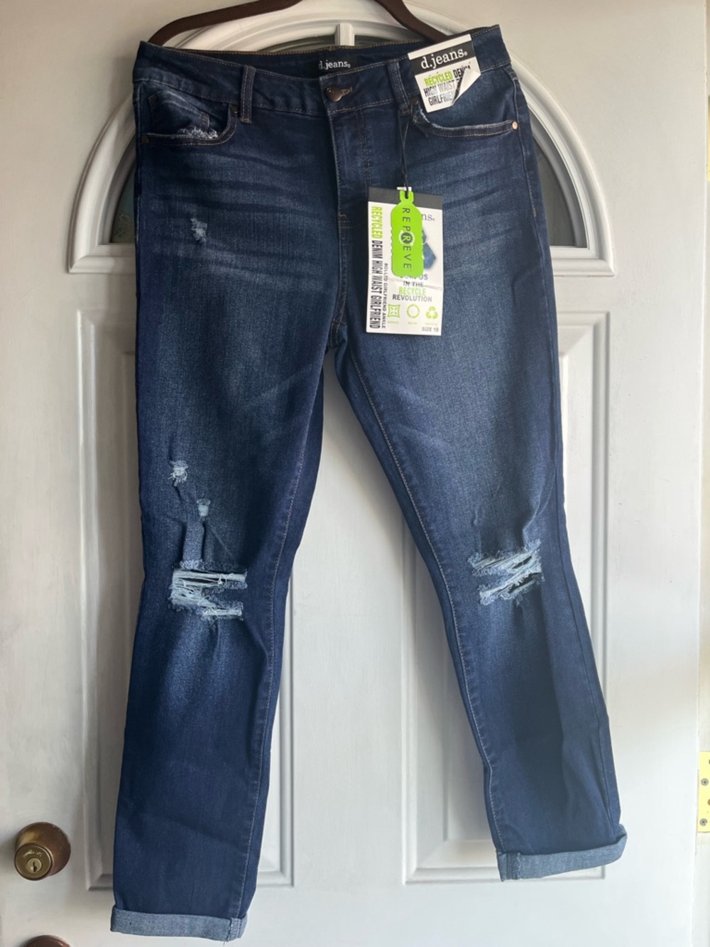 dJeans distressed boyfriend